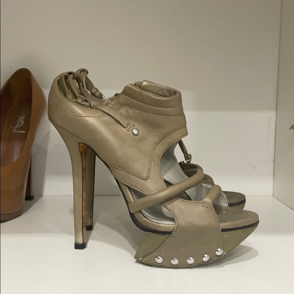 Camilla Skovgaard taupe heels - Picture 3 of 4